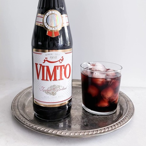 Syrop (napój arabski) VIMTO 710 ml Syrop (napój arabski) VIMTO 710 ml